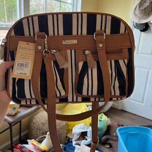 Hand bag with shoulder strap